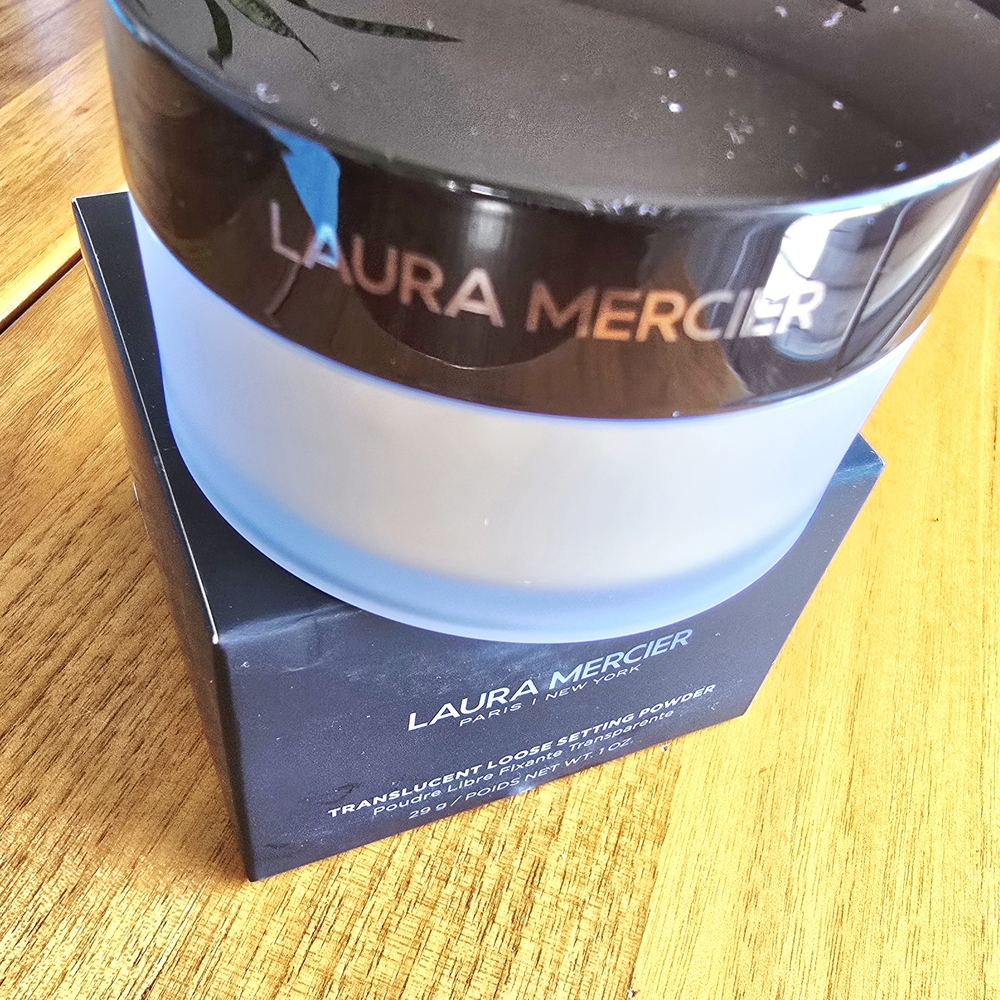 NEW! Laura Mercier Translucent Setting Powder In Translucent 29 g - Picture 4 of 8